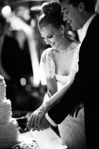 cutting-the-cake-wedding